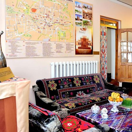 Nurobod Guesthouse บูคารา ภายนอก รูปภาพ
