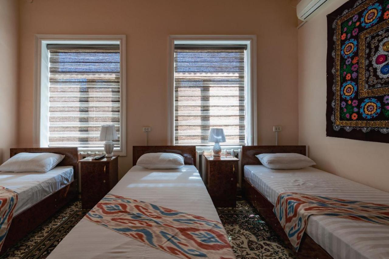 Nurobod Guesthouse บูคารา ภายนอก รูปภาพ