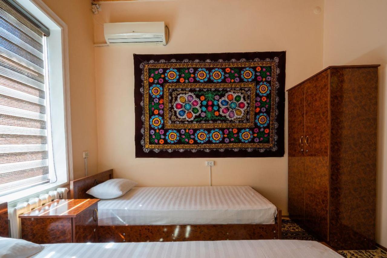 Nurobod Guesthouse บูคารา ภายนอก รูปภาพ