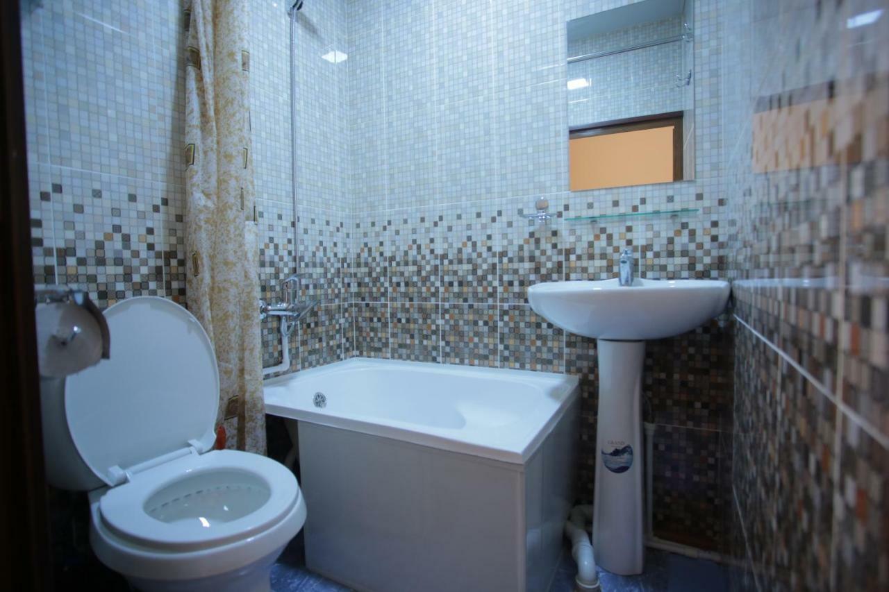 Nurobod Guesthouse บูคารา ภายนอก รูปภาพ