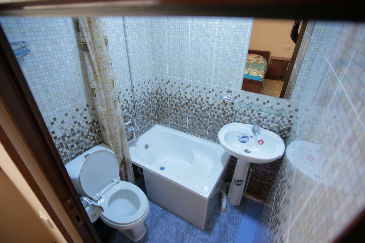 Nurobod Guesthouse บูคารา ภายนอก รูปภาพ