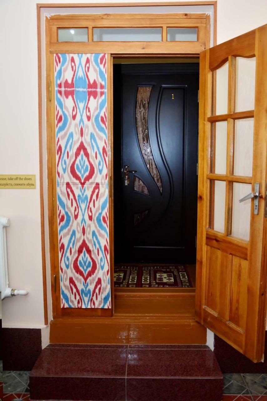 Nurobod Guesthouse บูคารา ภายนอก รูปภาพ